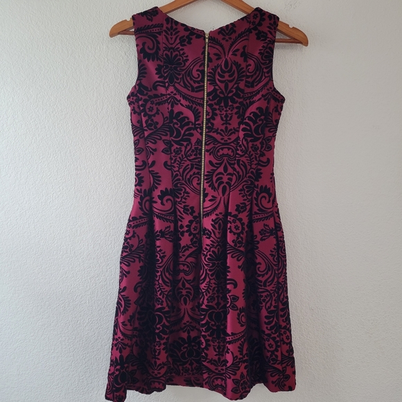 danny and nicole Gorgeous Burgundy and Black Fit and Flare Dress With Pockets 4 - Picture 6 of 8